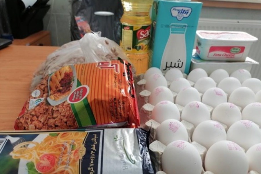 بسته های معیشتی به مادران باردار و کودکان دارای سوء تغذیه قیر و کارزین ارائه شد