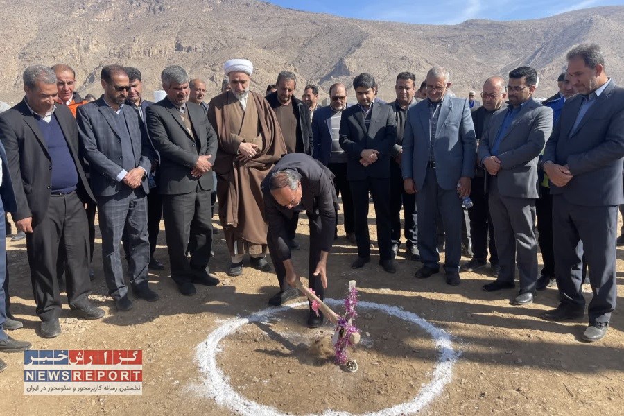 کلنگ زنی برای  احداث کارخانه کاشی با اشتغال ۱۱۷۰ نفر در ارسنجان