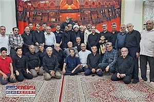 عکس یادگاری پامنبری ها با واعظ عزاخانه حسین