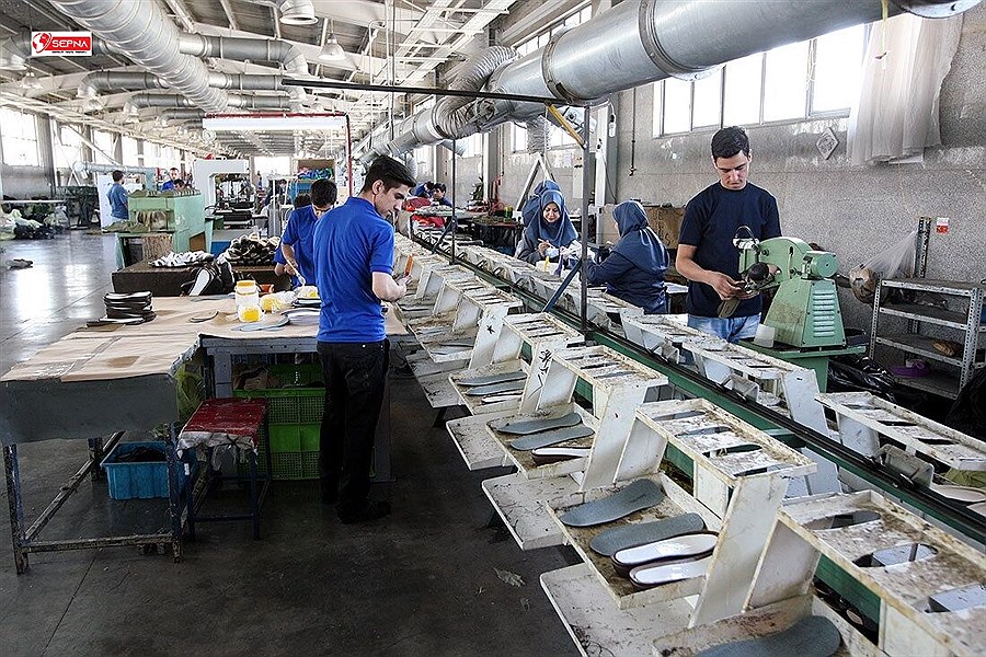 تأکید بر اشتغال جوانان و مدیریت تورم؛ راهکارهای اصلی برای برون‌رفت از بحران اقتصادی