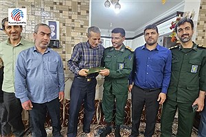 تجلیل فرمانده سپاه لامرد از آزاده سرافراز «حاج محمد غلامی»