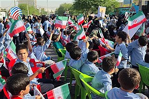 تجدید بیعت نسل انقلاب با آرمان‌های شهدا در راهپیمایی یوم‌الله ۱۳ آبان لامرد